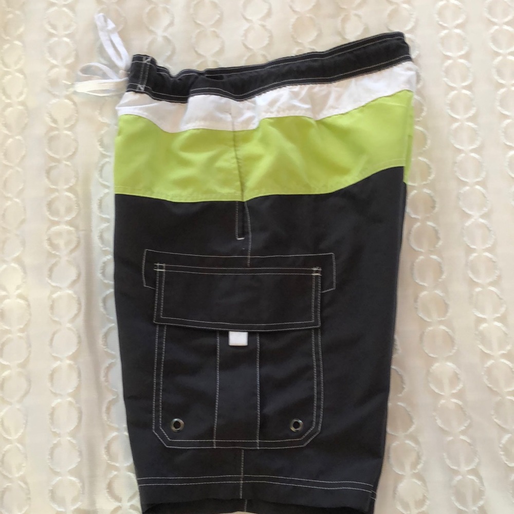 Mens Swim Trunks. SZ S. - Picture 3 of 8